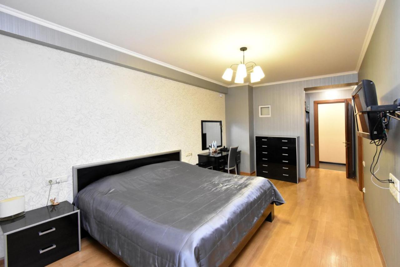 Dos Guest House Erevan Esterno foto