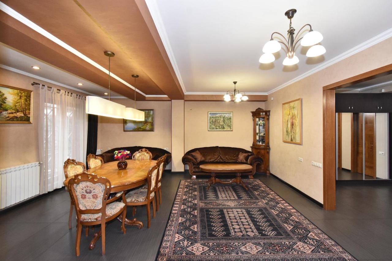 Dos Guest House Erevan Esterno foto